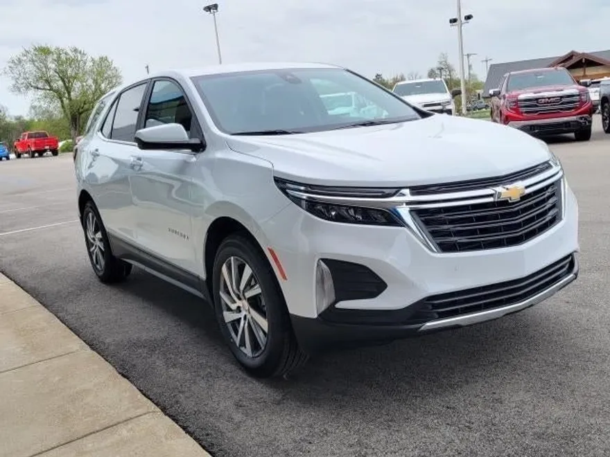 2023 Chevrolet Equinox LT photo 1