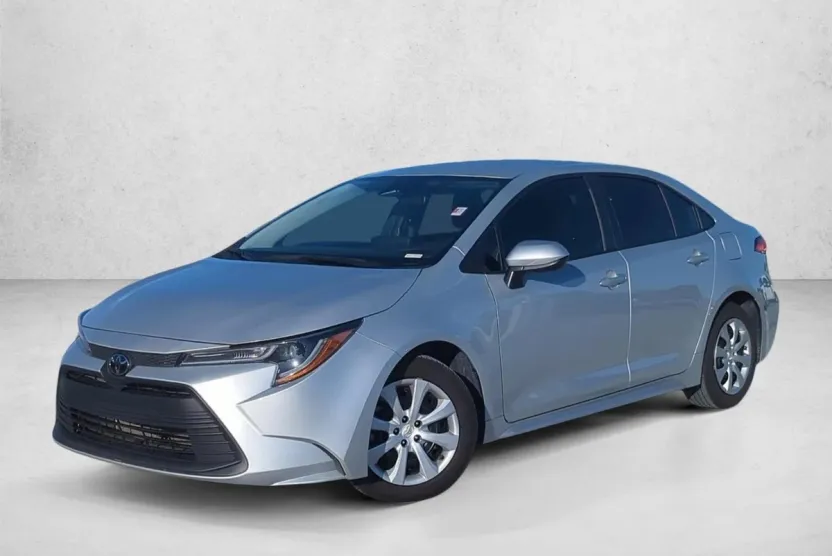 2023 Toyota Corolla LE photo 1