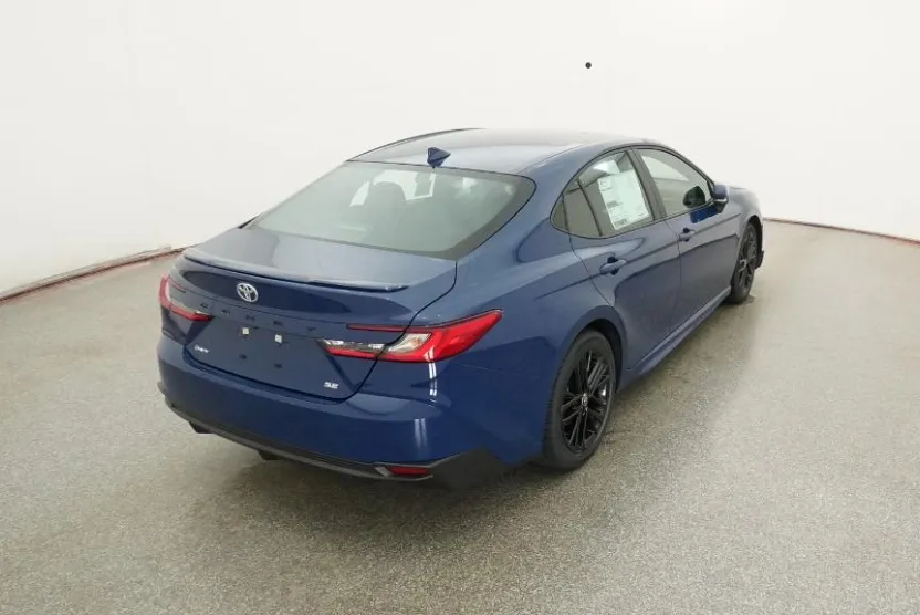 2025 Toyota Camry SE photo 1