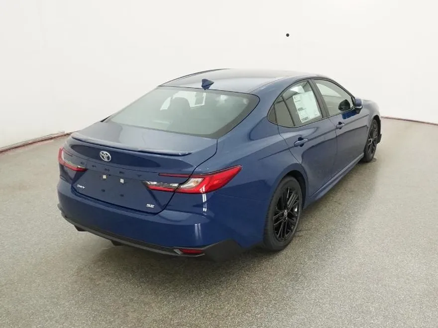 2025 Toyota Camry SE photo 1