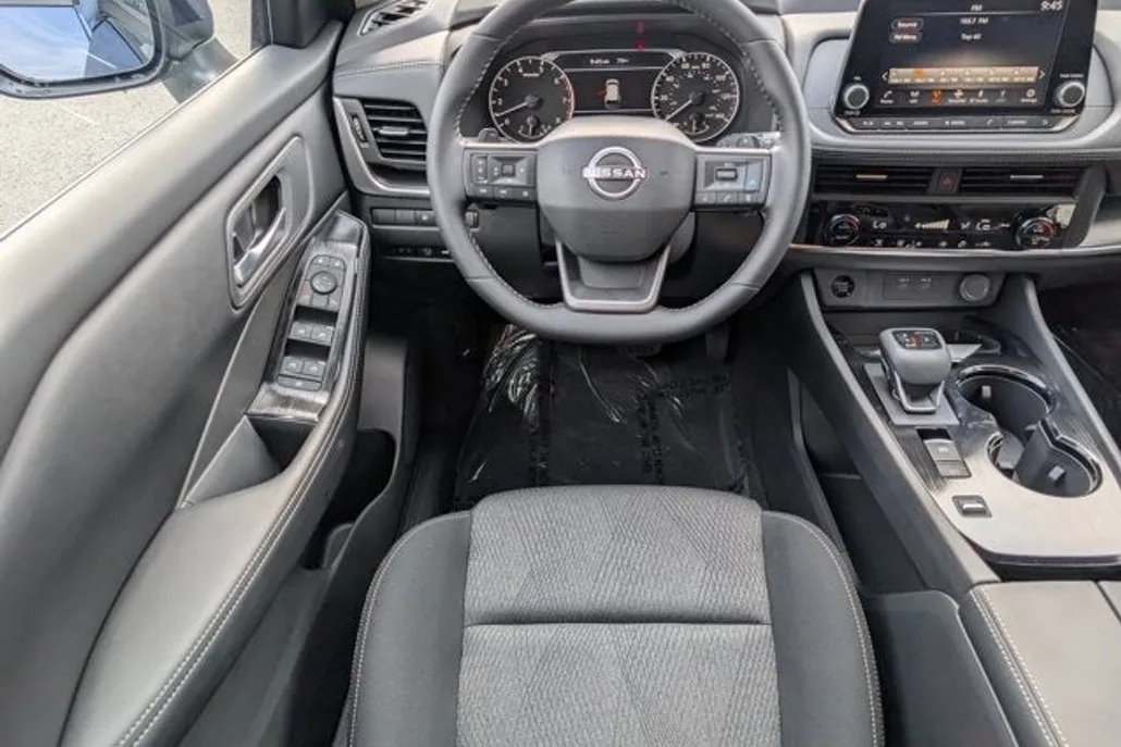 2026 Nissan Rogue SV photo 1