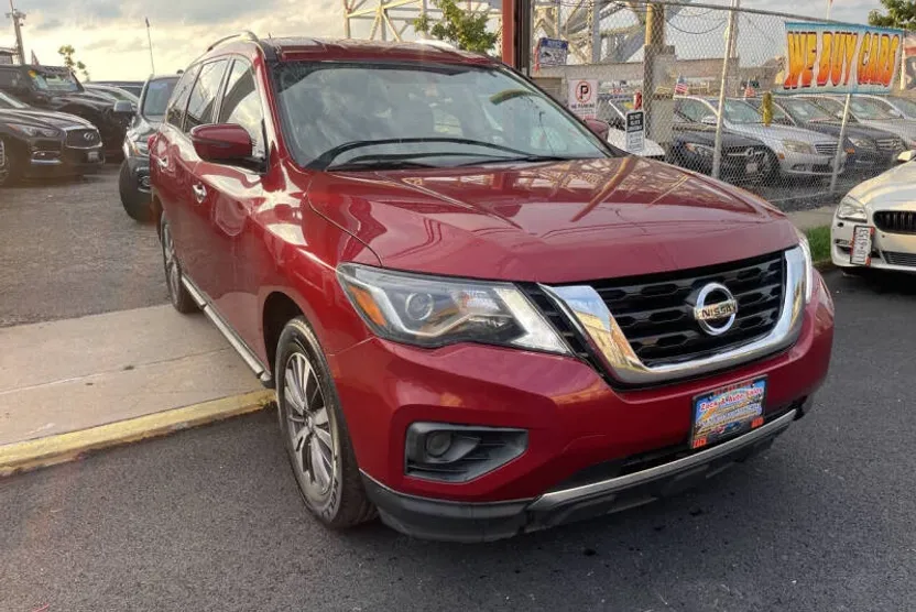 2017 Nissan Pathfinder S photo 1
