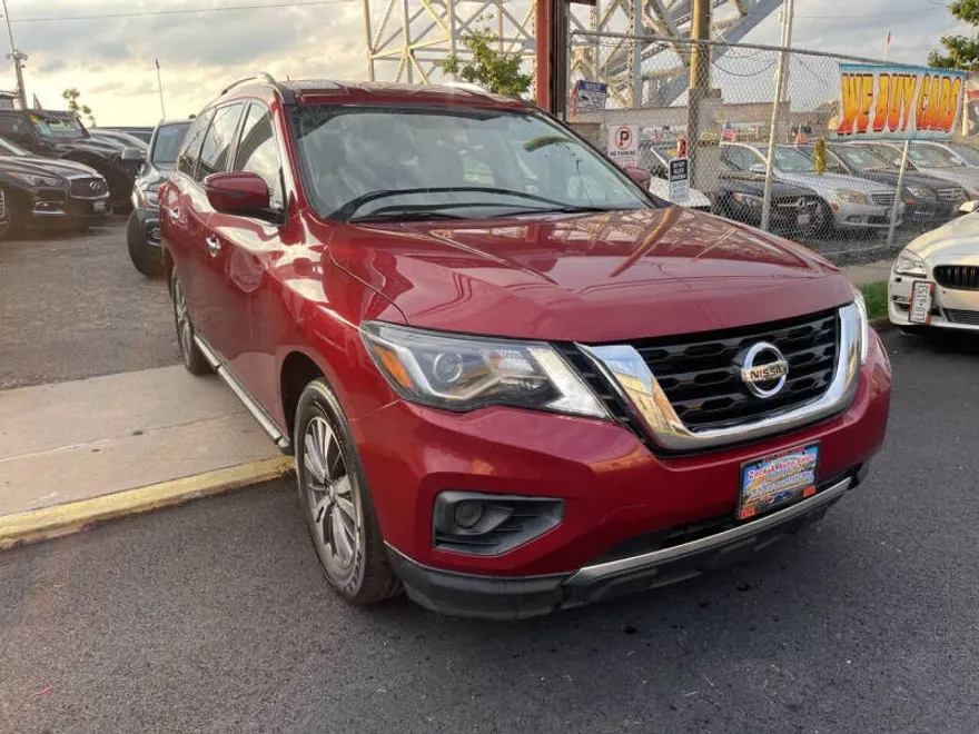 2017 Nissan Pathfinder S photo 1