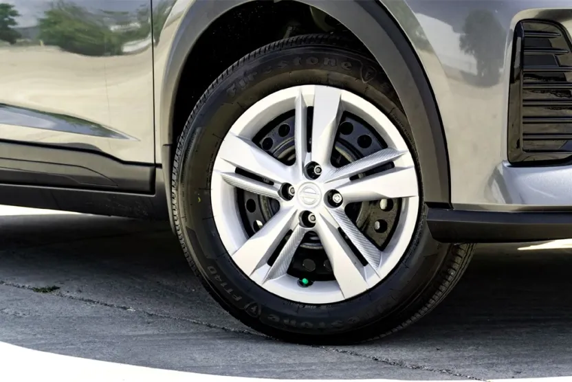 2025 Nissan Kicks Play S photo 1