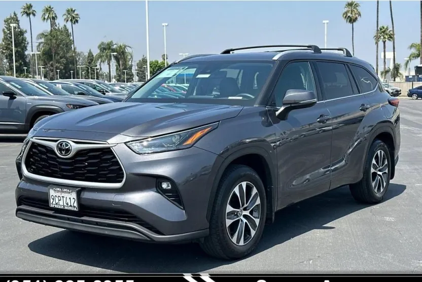 2022 Toyota Highlander XLE photo 1
