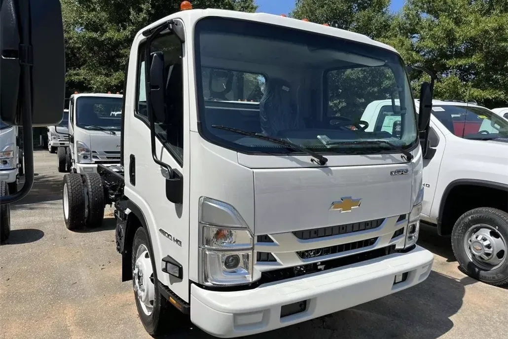 2025 Chevrolet Silverado 4500HD Base photo 1
