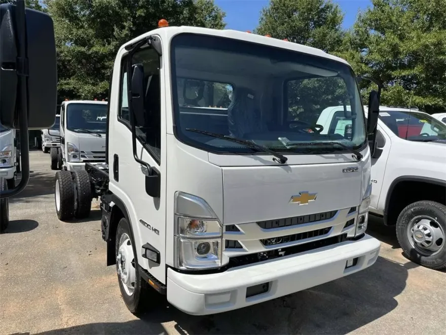 2025 Chevrolet Silverado 4500HD Base photo 1