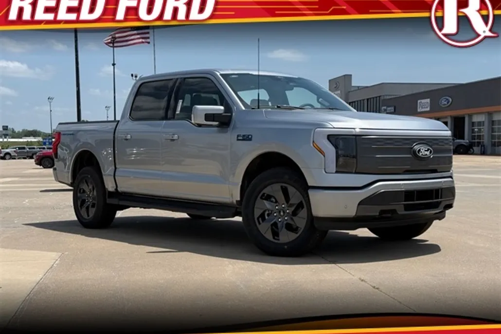 2025 Ford F-150 Lightning Lariat photo 1