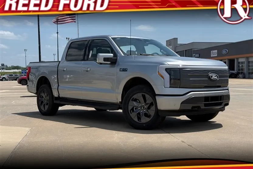 2025 Ford F-150 Lightning Lariat photo 1