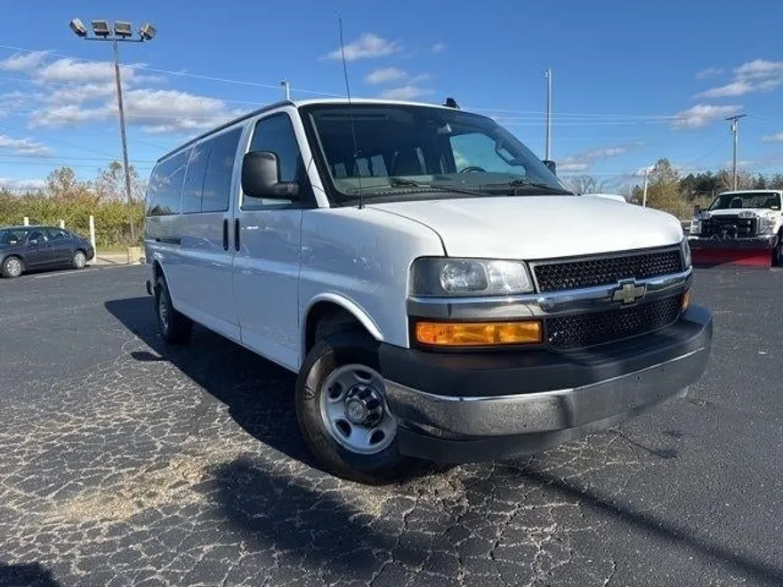 2021 Chevrolet Express 3500 LT Passenger photo 1
