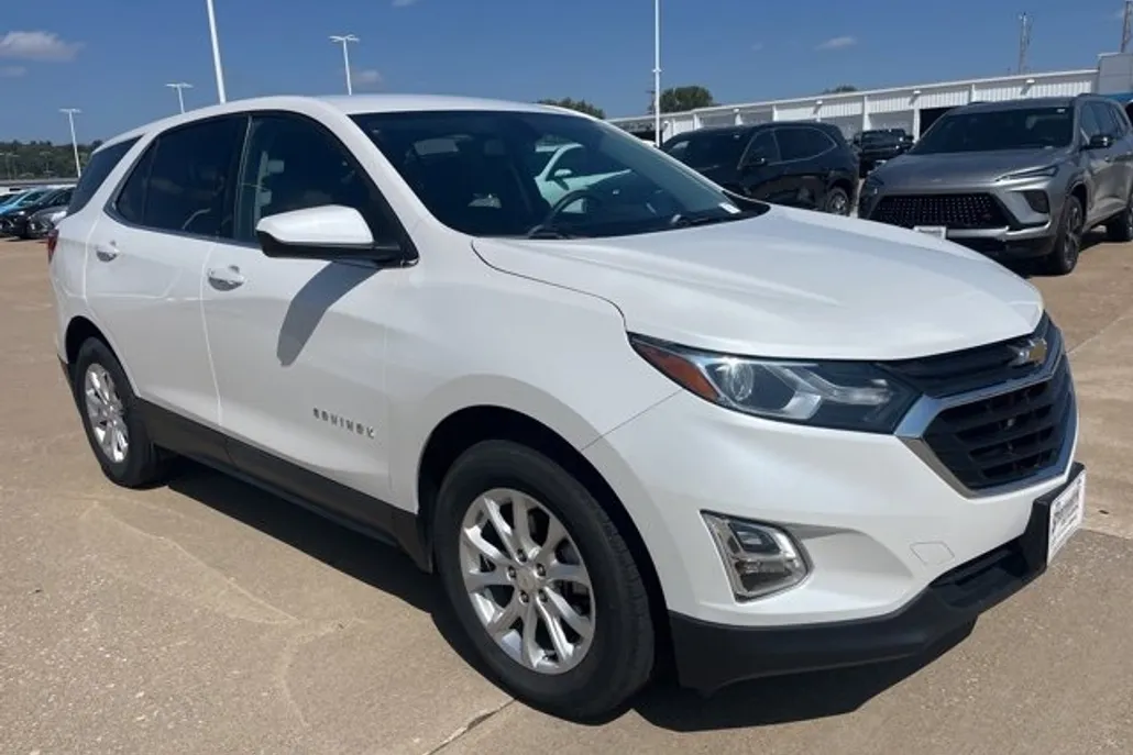 2018 Chevrolet Equinox LT photo 1