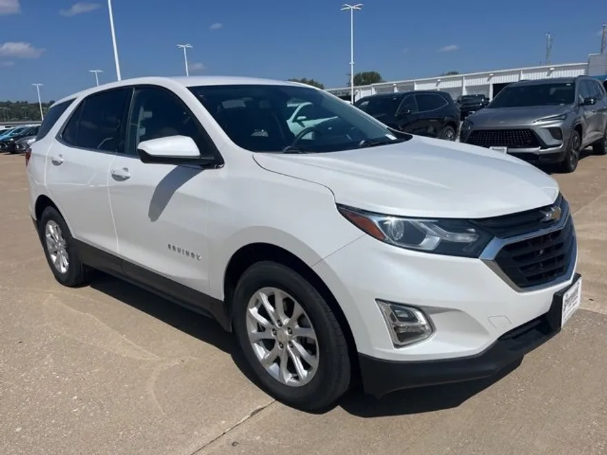 2018 Chevrolet Equinox LT photo 1