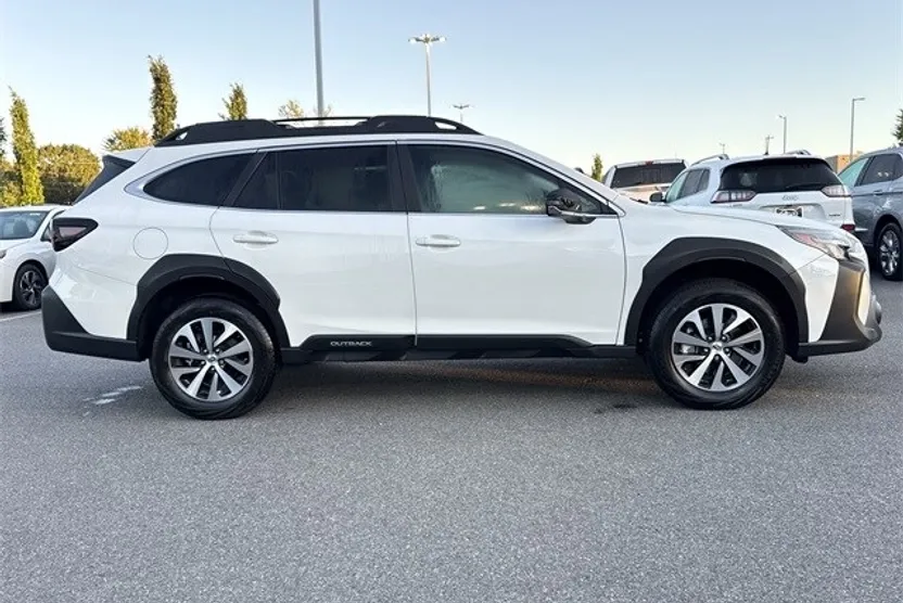 2025 Subaru Outback Premium photo 1