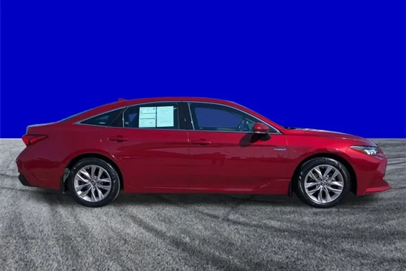 2019 Toyota Avalon Hybrid XLE Plus photo 1