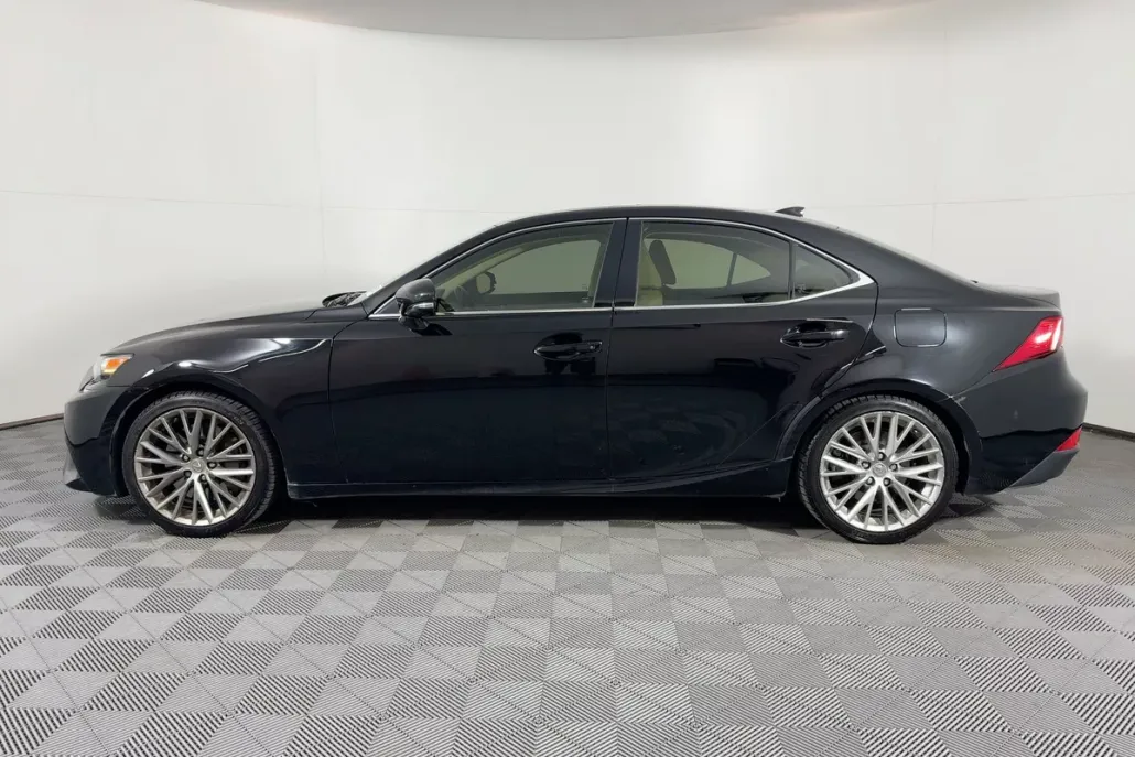2016 Lexus IS 200t photo 1
