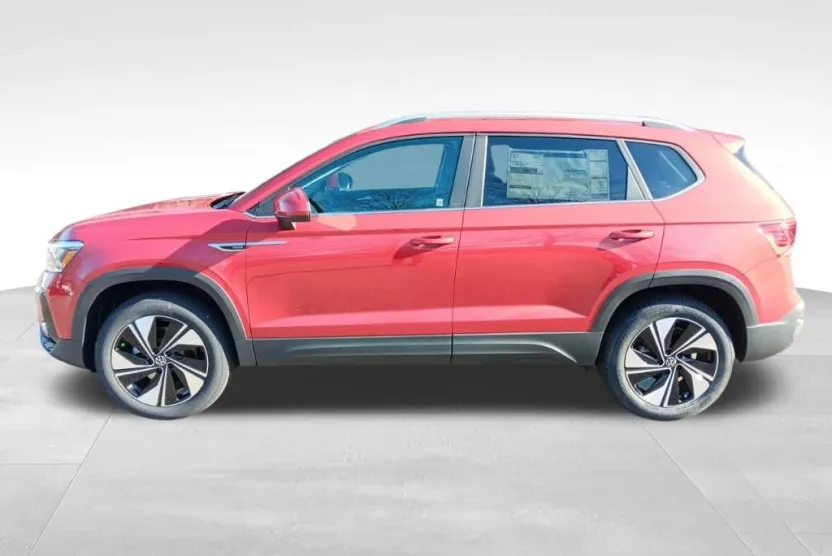 2024 Volkswagen Taos SE photo 1