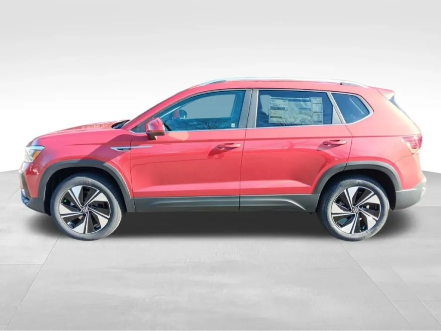 2024 Volkswagen Taos SE photo 1