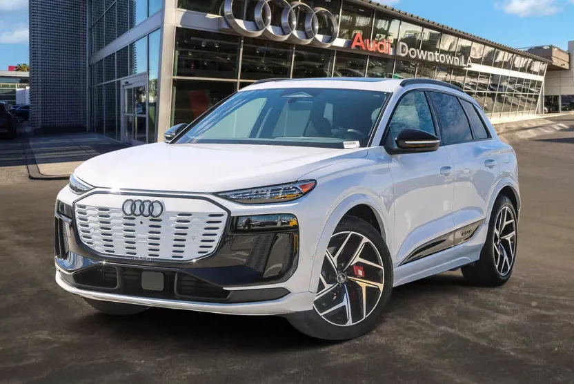 2025 Audi SQ6 photo 1