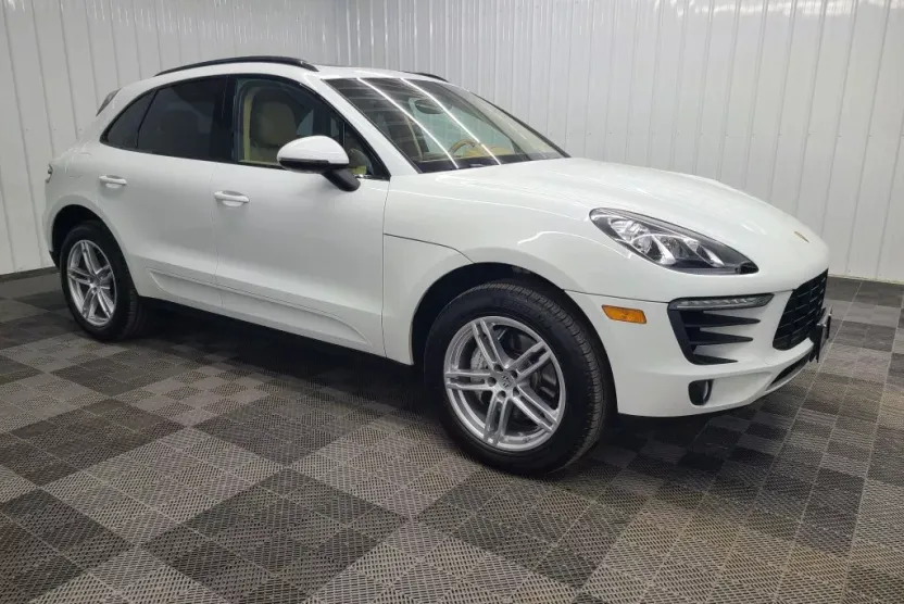 2016 Porsche Macan S photo 1