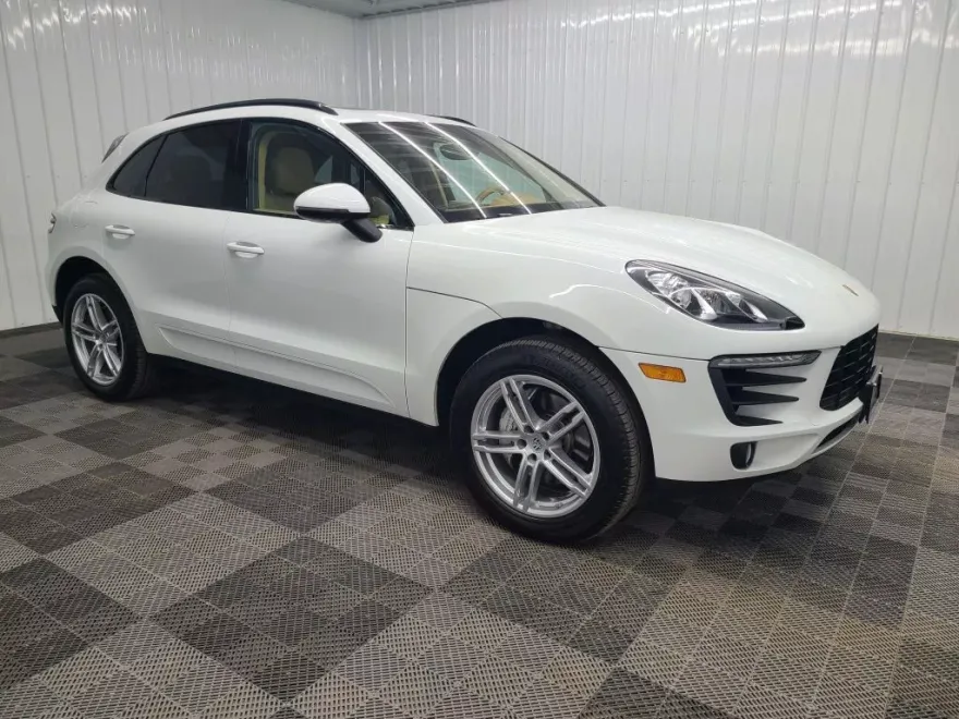 2016 Porsche Macan S photo 1