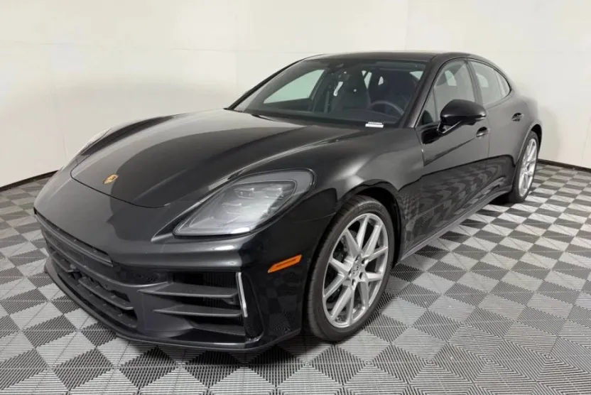 2025 Porsche Panamera 4 photo 1