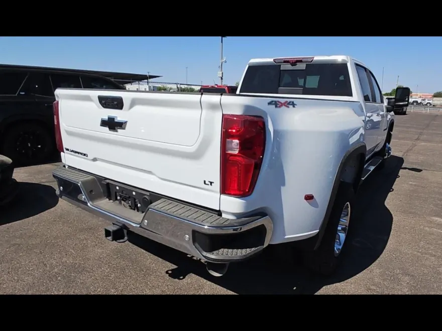 2025 Chevrolet Silverado 3500HD LT photo 1