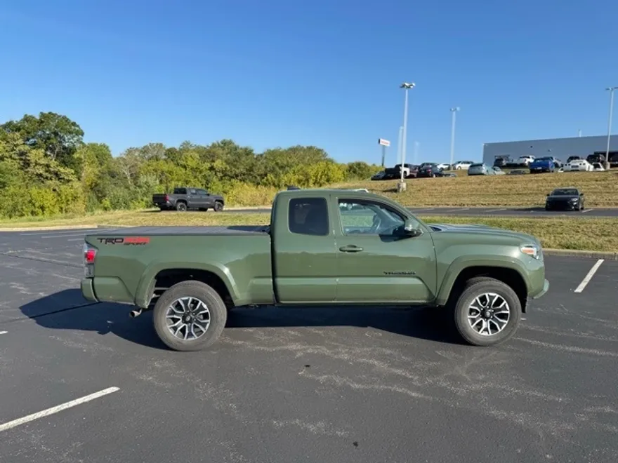 2022 Toyota Tacoma SR5 photo 1