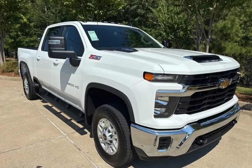 2026 Chevrolet Silverado 2500HD LT photo 1
