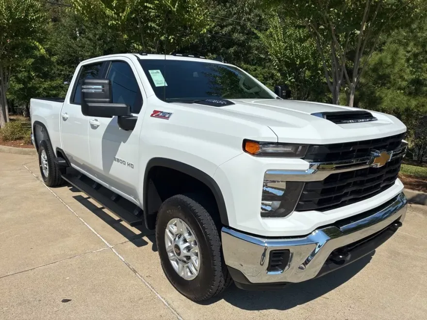 2026 Chevrolet Silverado 2500HD LT photo 1