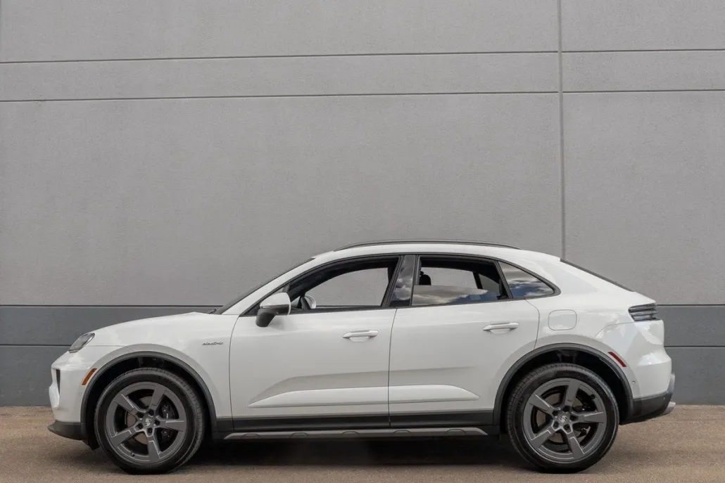 2025 Porsche Macan 4 Electric photo 1