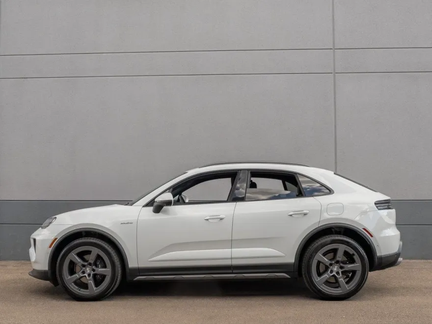 2025 Porsche Macan 4 Electric photo 1
