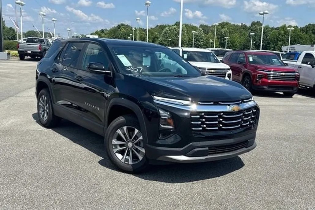2026 Chevrolet Equinox LT photo 1