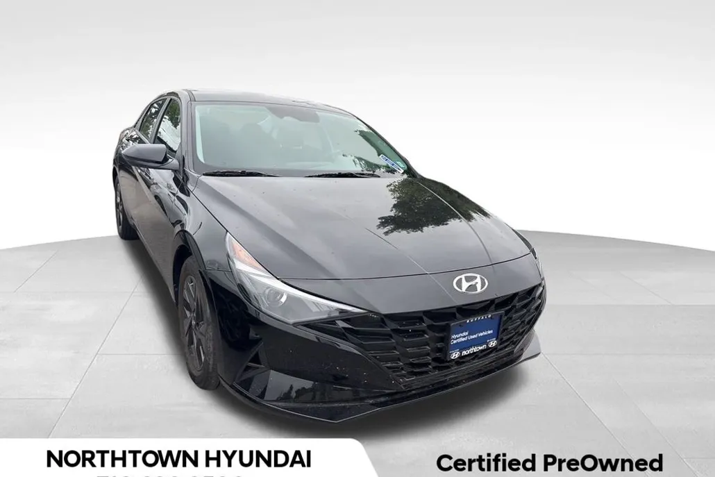 2023 Hyundai Elantra SEL photo 1
