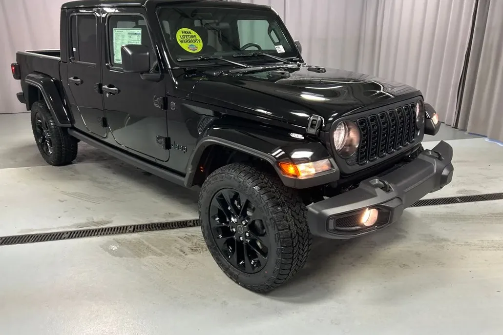 2025 Jeep Gladiator Sport photo 1