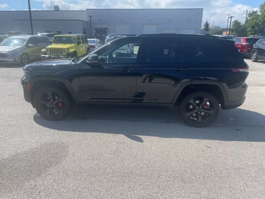 2022 Jeep Grand Cherokee Altitude photo 1