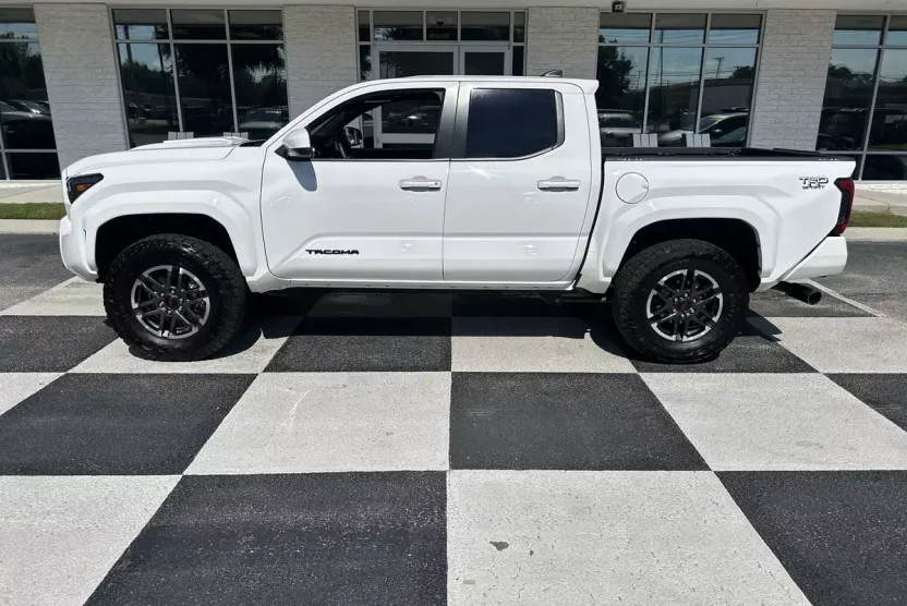 2024 Toyota Tacoma TRD Sport 4x4 photo 1
