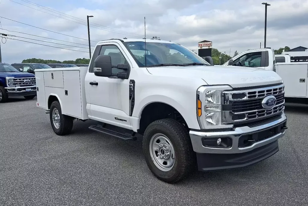 2024 Ford F-350 XLT photo 1