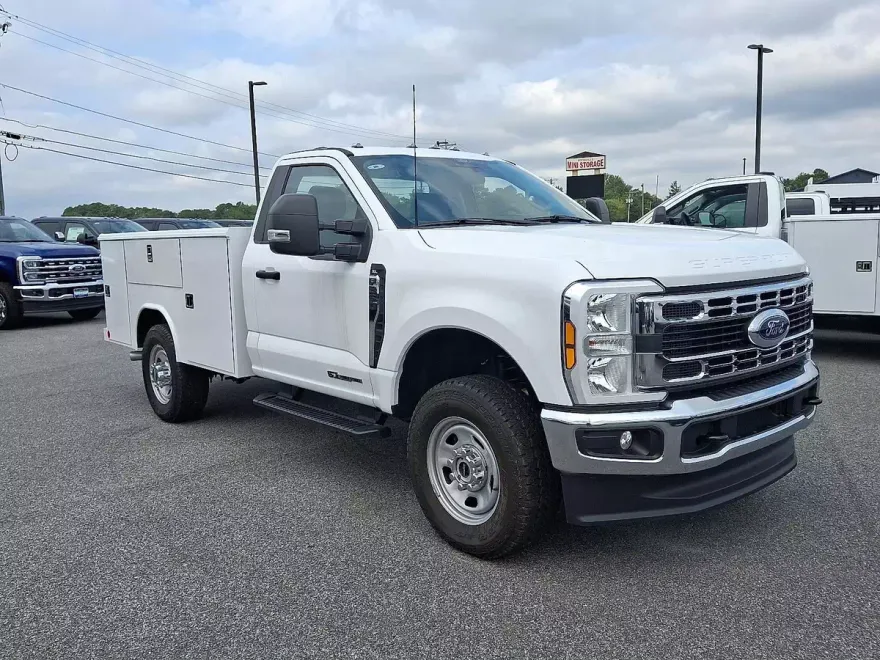 2024 Ford F-350 XLT photo 1