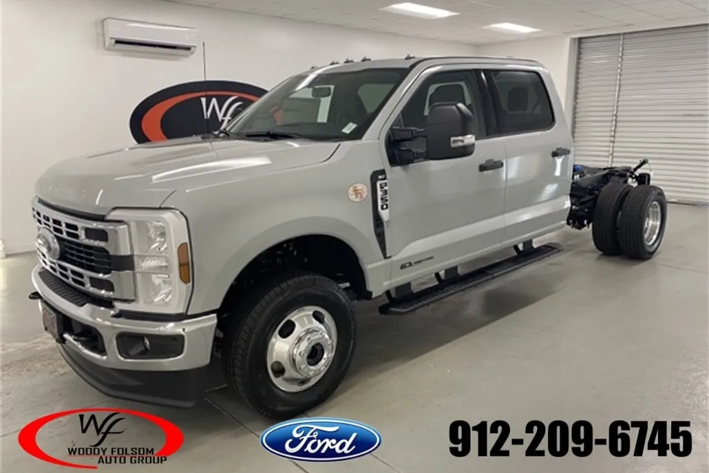 2025 Ford F-350 photo 1