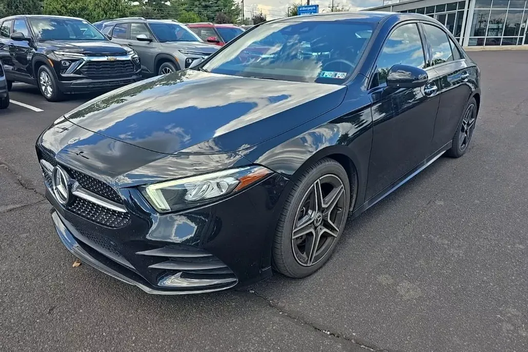 2020 Mercedes Benz A 220 4MATIC photo 1
