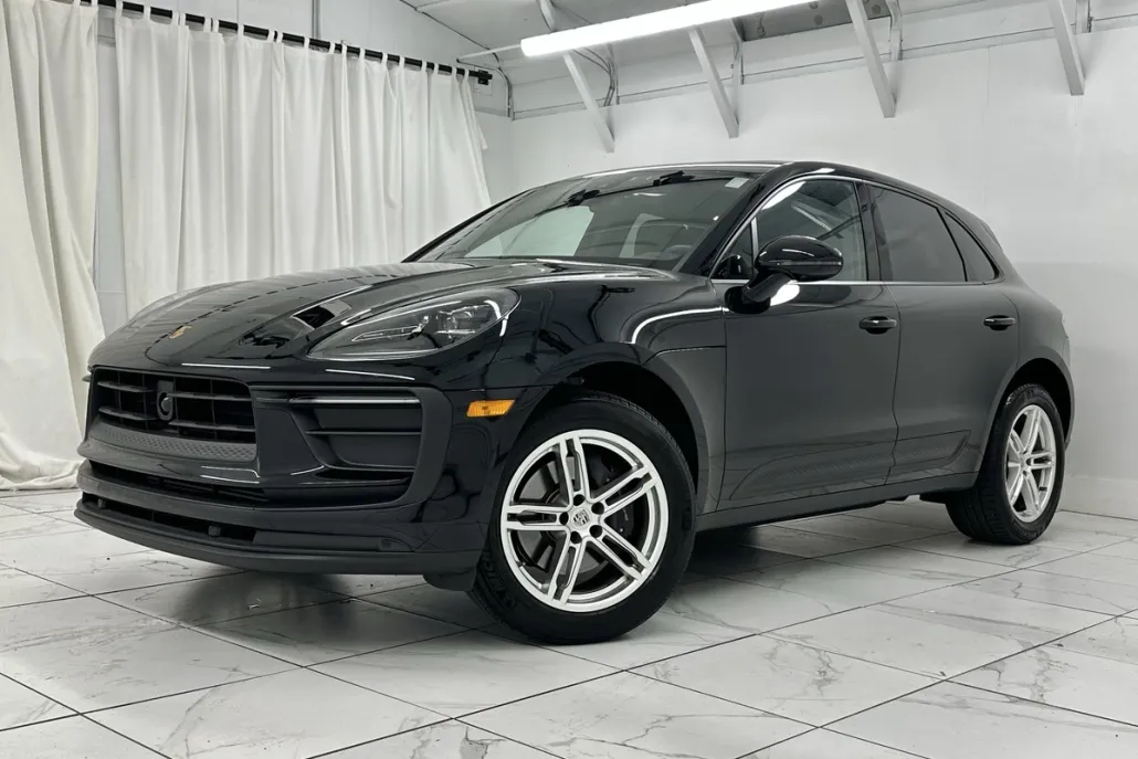 2025 Porsche Macan Base photo 1
