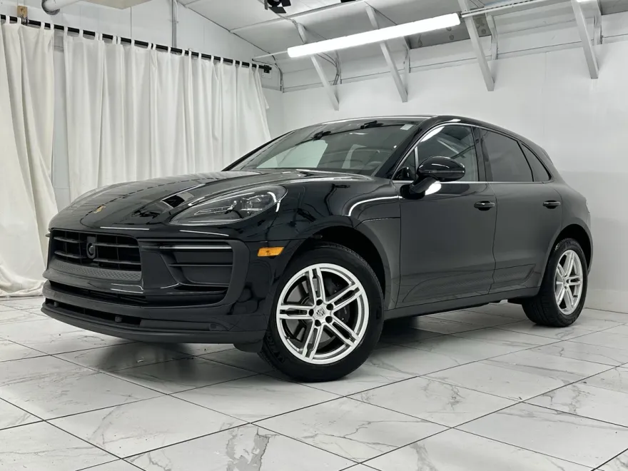 2025 Porsche Macan Base photo 1