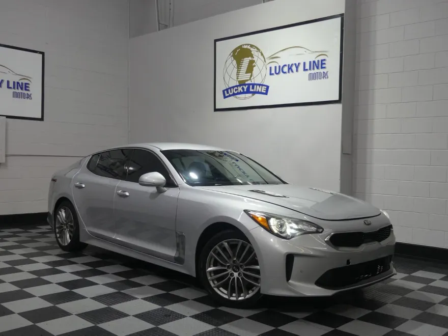 2018 Kia Stinger photo 1
