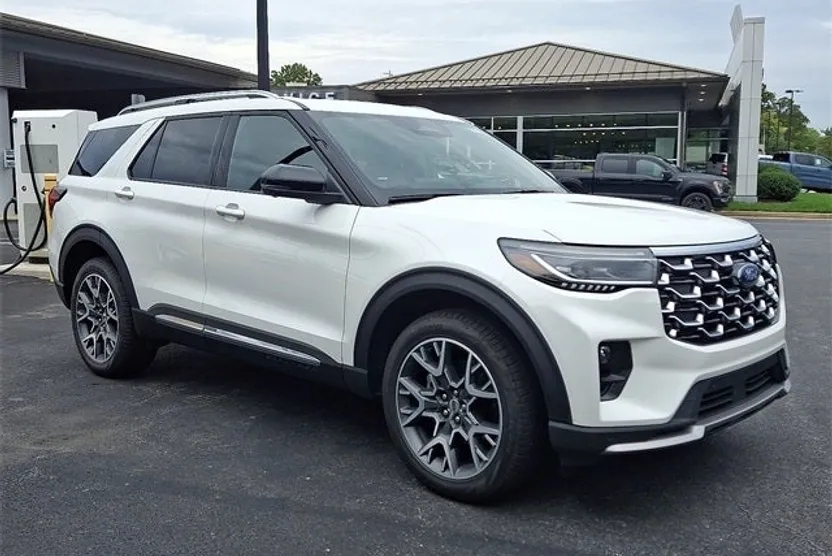 2025 Ford Explorer Platinum photo 1