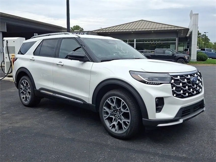 2025 Ford Explorer Platinum photo 1
