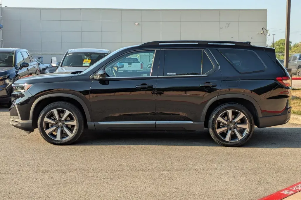 2023 Honda Pilot Touring photo 1