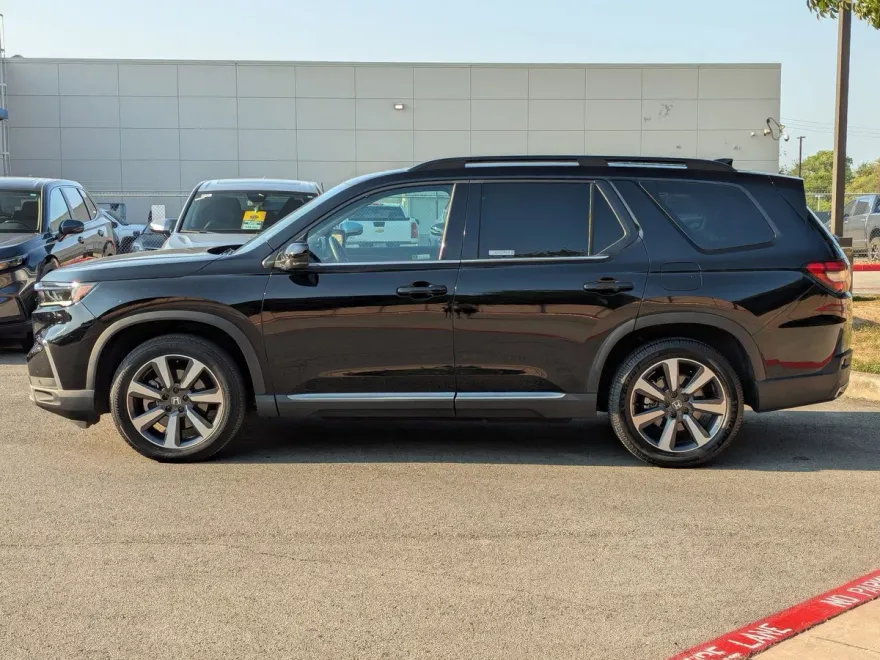 2023 Honda Pilot Touring photo 1