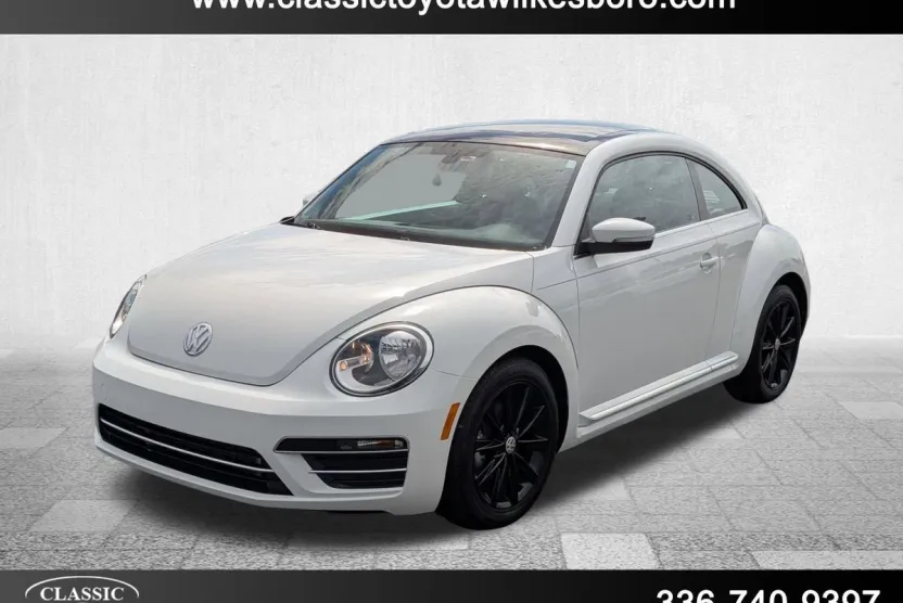 2019 Volkswagen Beetle SE photo 1