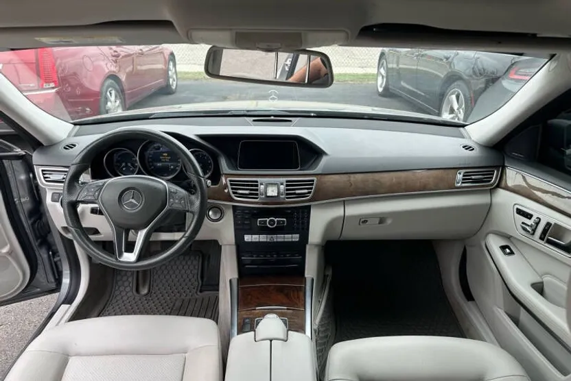 2015 Mercedes Benz E 350 photo 1