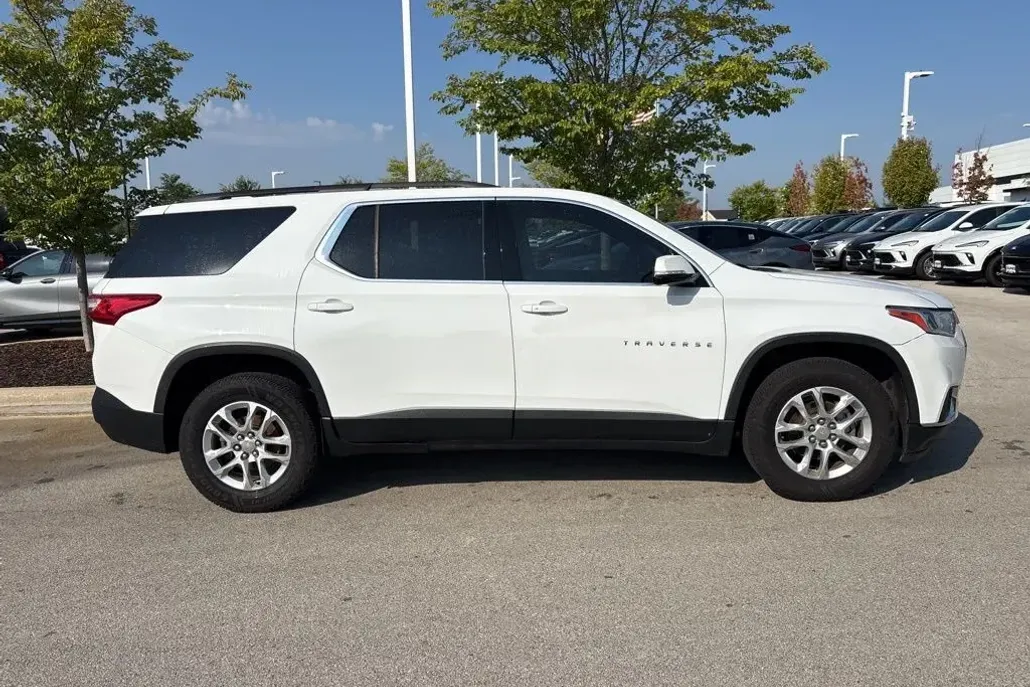 2019 Chevrolet Traverse Cloth 1LT photo 1